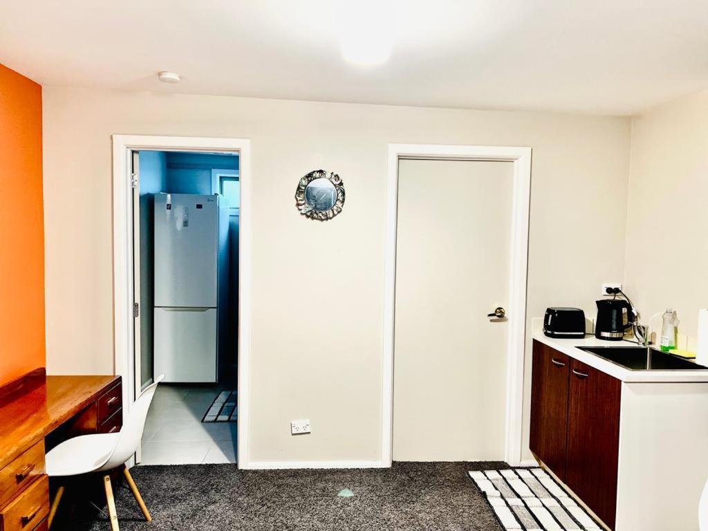 Private Studio Auckland Self Checkin And 2 Parking Netflix Prime 外观 照片